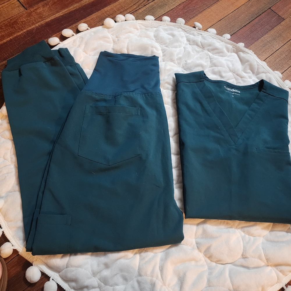 Mandala maternity Women's Teal Scrub Top and Jogger Pants